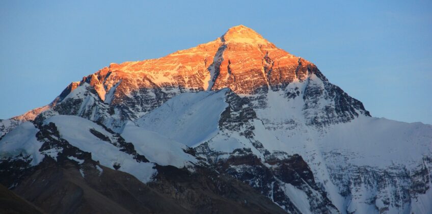 wilderness-mountain-snow-winter-hiking-mountain-range-592045-pxhere.com-min